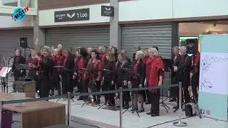 Kerst sing-a-long in winkelcentrum 't Loo met koor Notebook (22 december 2025)