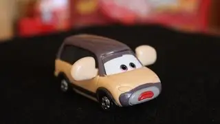 Mattel Disney Cars 2015 Super Chase Circus Van (Blinkie)
