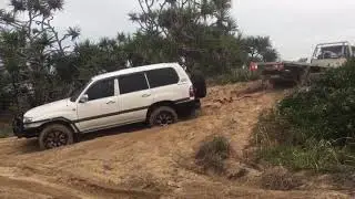 Snatch strap breaks and hits Trent's tidy Cruiser