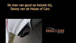 De man van goud op bezoek bij The House of Cars.