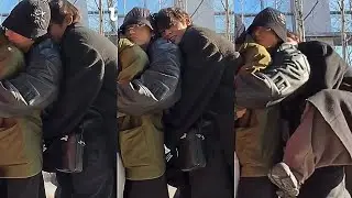 Тэхён крепко обнимали Чонгука и выглядели мило друг на друга.