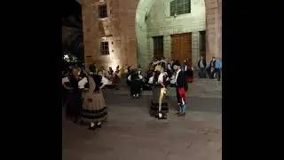 Baile t&iacute;pico asturiano en Cangas de On&iacute;s Asturias. Bailes regionales. Tradiciones.
