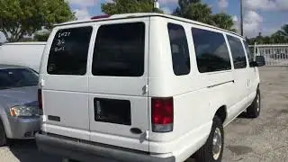 Lot # 215 2005 Ford E-350 XL (15 Passenger Van)