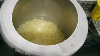 Batatas picadas.