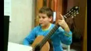 Fernando tocando guitarra Espa&ntilde;ola