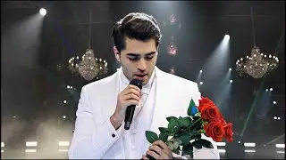 Esta vez, Mert subió al escenario con flores en la mano y declaró su amor por Afra frente a todos.