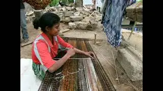 Moni Ikat weaving, Flores, Indonesia 4