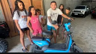Comprei um presente pra umas das crianças 