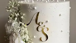 Live cake setting  at venue for a wedding ✨️🤍..#wedding #cake #homebaking #baking #white