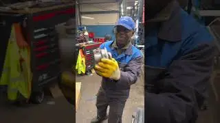 Opi zeigt Ausr&uuml;ckgabel von MAN/Scania 👍🏽#kfz #lkw #germany #truck #mechanic #viralvideo #short ￼