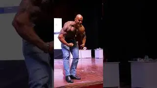 IFBB Pro Deepak Nanda ( indian Rock posing)