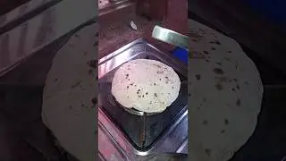 रोटियां देंगे डालकर #food #foodhumor #cookingfood #recipe #roti #ytshorts #youtube #comedy #viral