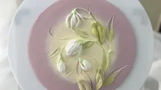 Beautifully decorated with snowdrop flower designs / #caketv #cakedecorating #pipingflowers 