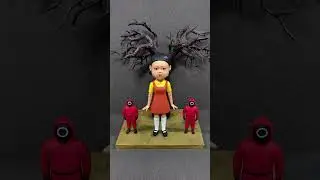 Soft Clay Bobbleheads Compete in 123 Wooden Man Against the Squid Game Doll