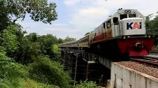 Loud Honking Before Crossing The Old Railway Bridge | Java Railfanning