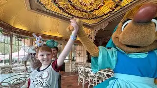 Rock, paper, scissors with Suzy from Cinderella @Disneyland 