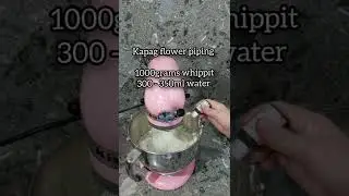 vintage flower  piping  cake  using whippit frosting