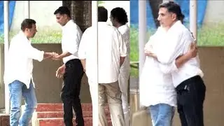 Sunny Deol gets EMOTIONAL N HUG Akshay Kumar At Dimple Kapadia's Mother Funeral