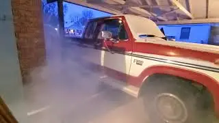 1985 Ford F250 6.9 IDI Cold Start at 0 Degrees Fahrenheit