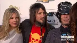 DJ Ashba and Bumblefoot on the Billboard Music Awards Blue Carpet 2013