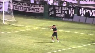 braian toledo lanza en el estadio