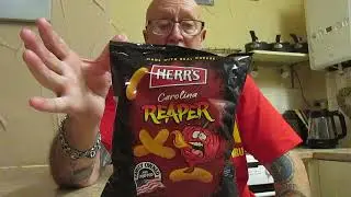Carolina Reaper - Cheese Curls - Herr's - USA - &pound;2.49p - Premier Store Food Review