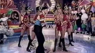 Xuxa cantando 