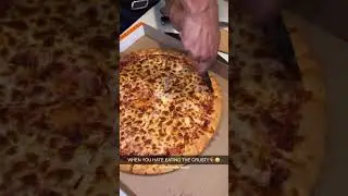 HOW THEY MAKE CRUSTLESS PIZZA!!🍕😳#shorts