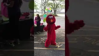 Elmo loves Cookie