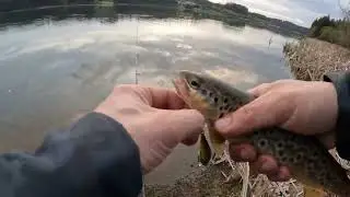 C&eacute;sar L&oacute;pez na pesca da truta.