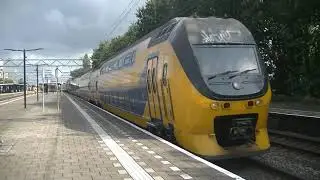 Treinen op station Den Haag Laan van NOI (Nieuw Oost-Indi&euml;) 26-9-2020
