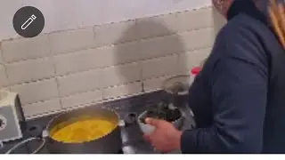 Africa woman in the kitchen cooking bitter leaf soup guys #africanfood #food #housewife   #status