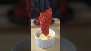 Cheetos Flamin Smażone na gorąco kawałki kurczaka z sosem serowym ASMR