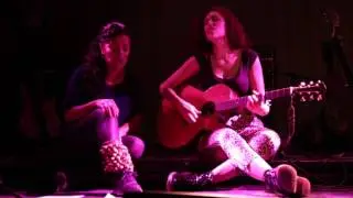 Paula Maffía & Mariana Baraj - Canción para bañar la luna