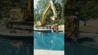 Setimg the rocks for this grotto feature #creativemindslandscaping #poolrenovation🌊 #backyard￼