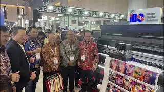 #KEUNDO #SUPRAQ #Surabaya printing in Indonesia 1.8m #uvrolltoroll machine with 4pcs i3200-u1 heads