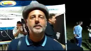 Saludo de La Mosca Lorenzo de Autenticos Decadentes a La Puerta de al lado con Diego Mait