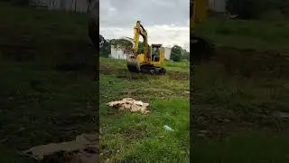 @Komatsu#cleaning parking lot Guy's 💪💪