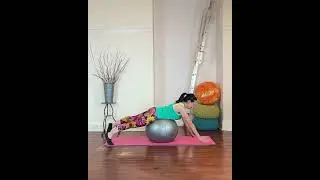 Challe 4 #movemore #bandworkout #pilatesbody #pilateschallenge #fitballfriday #pilatestv #fitball