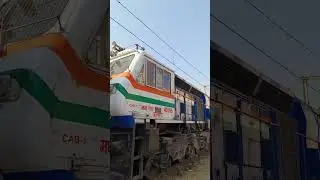 KYN WDP4D With 17411 Mahalaxmi Express at Mumbai CSMT