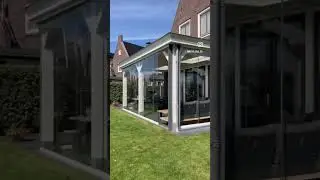 Het hebben van een overkapping met glazen schuifwanden aan het water is heerlijk! 🌊😍