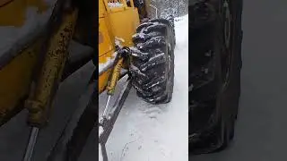 Winter starting my skidder 'Frank #shorts #umberjack #logging #tree #chainsaw #skidder #snow #logger