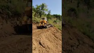 Bulldozer tg 140 pravi put za Padine 👍