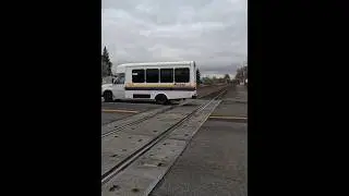Access Bus🚐Provides♿Disabled Americans Ride Service Crossing🚂Railroad🚂Train🚂Tracks🚂ASMR [WA USA]
