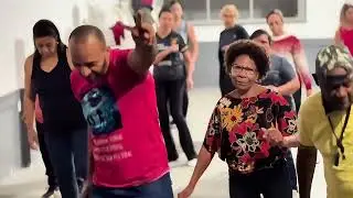 With A Little Love – Coreografia empolgante com muita nostalgia!
