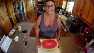Master the art of picking and slicing the perfect watermelon &mdash; juicy knowledge in every step!