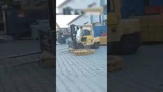 This is one of my favorite things to watch forklift work #forklift