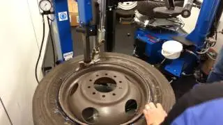 Rav tilt back tire changer with 19.5 tire