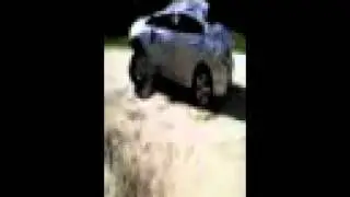 Aprenda como desvirar um carro capotado.