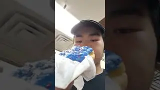 Trying Star Spangled Donut From Dunkin #Shorts #shortsfeeds #shortsviews #dunkin #donuts